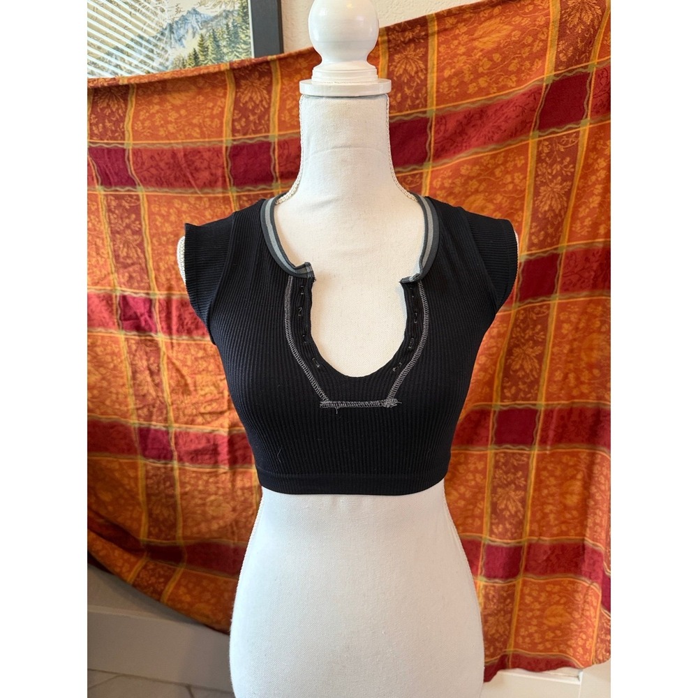 GUC Urban Outfitters Out from Under Black XS/S Ribbed Cap Sleeve Crop Top - Picture 2 of 6